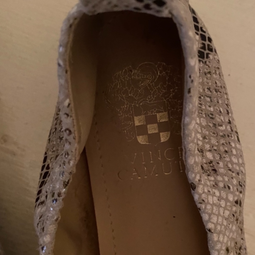 Flats - Picture 2 of 4